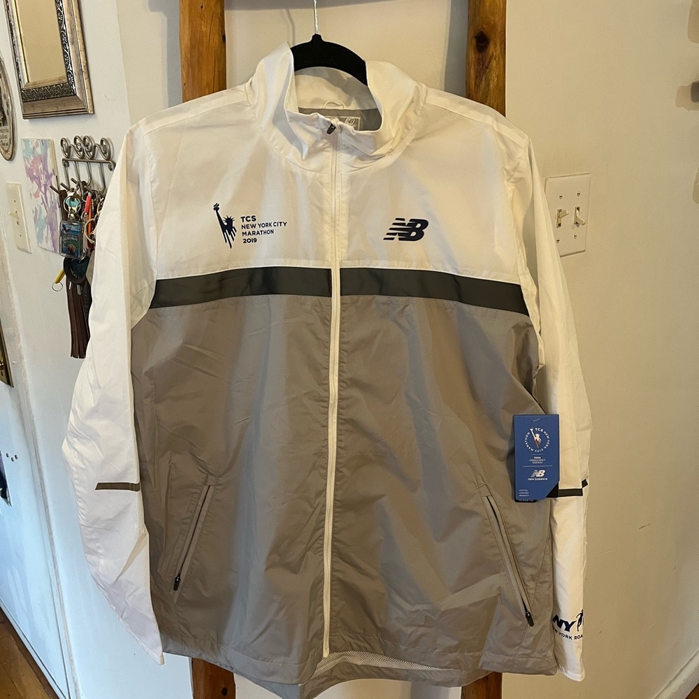 2019 NYC Marathon Women’s New Balance White and Gray Windbreaker